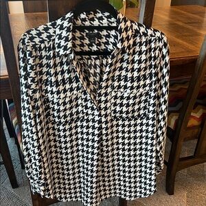 Ann Taylor Black and White Houndstooth Top petite Large. Never worn
